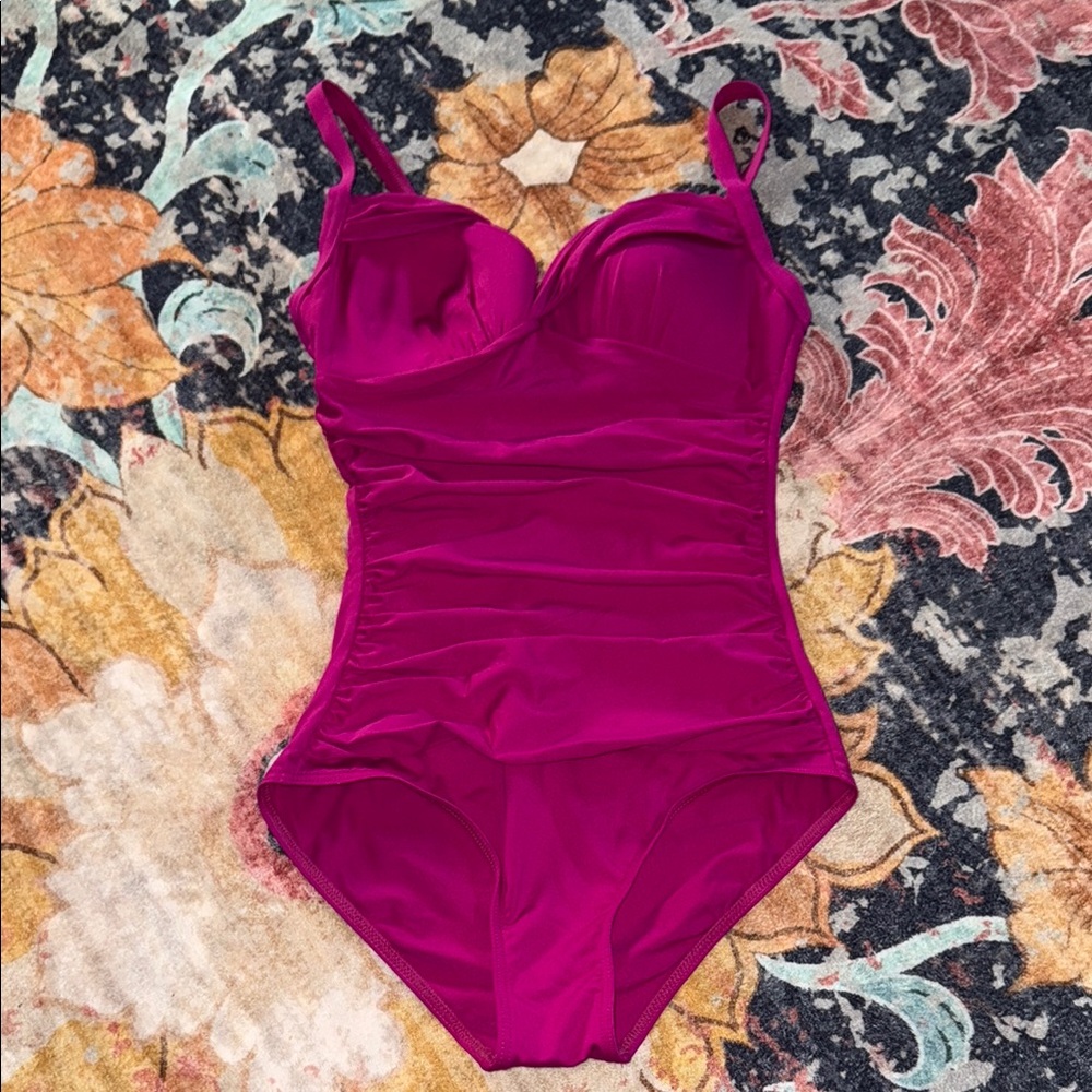 Chic Pink One-Piece Swimwear with Plunging V-Neck